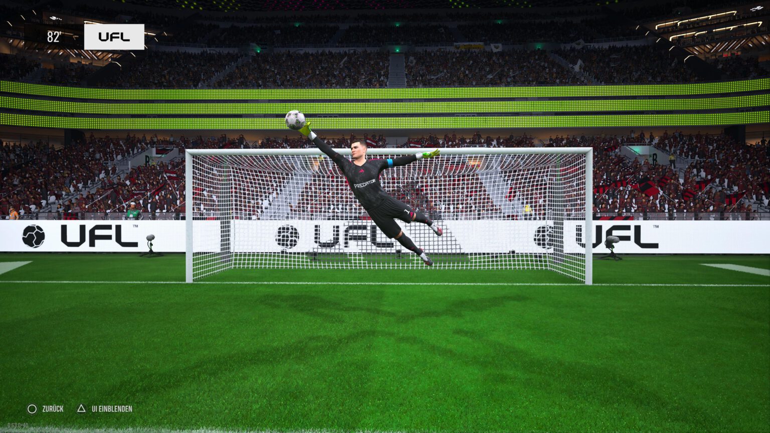 Ein Torwart springt in UFL.