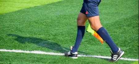 Eye of the Match: Neues Indie-Game lässt euch in die Rolle des VARs schlüpfen Linienrichter im Fußball